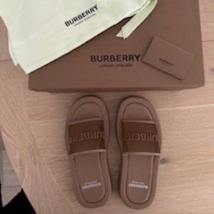 Burberry Buckingham Leather Platform Slide